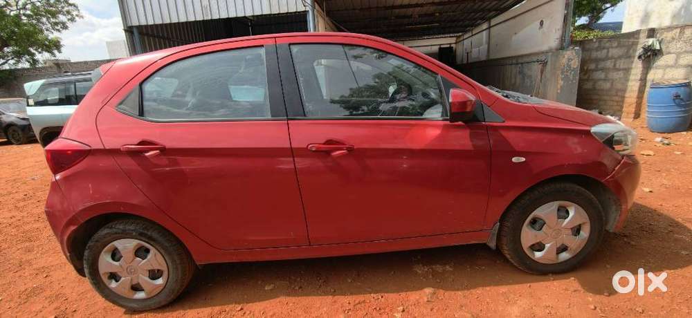 Tata Tiago 1.2 Revotron Xt (o), 2016, Petrol