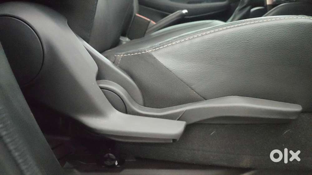 Maruti Suzuki Grand Vitara 1.5 Alpha Plus Intelligent Hybrid Ecvt, 2..