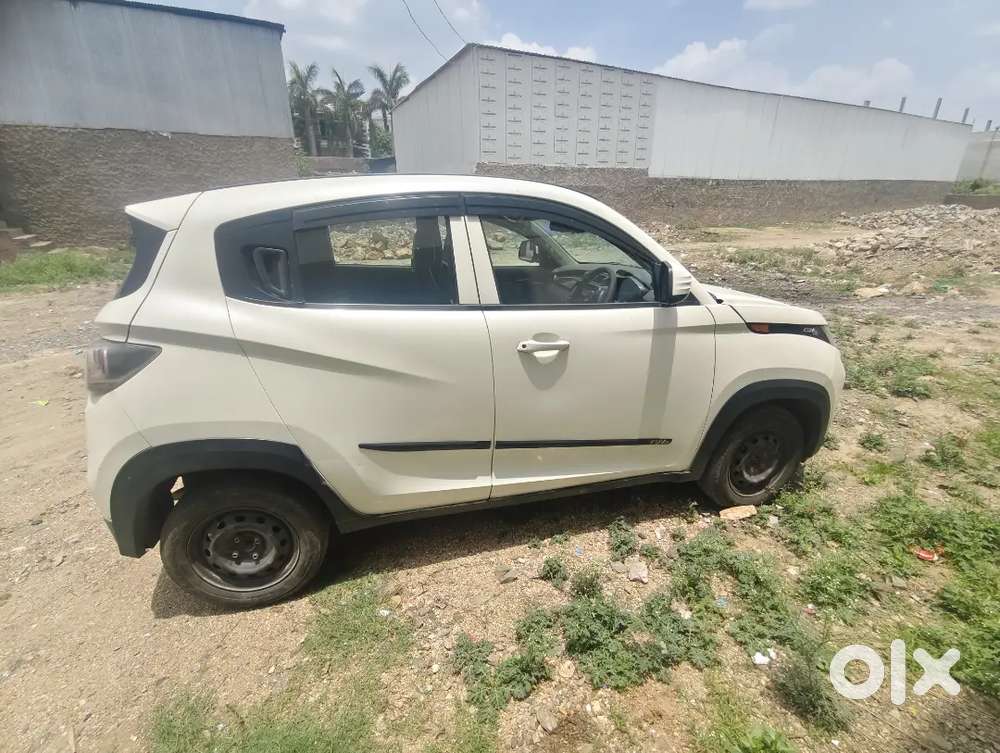Mahindra Kuv100 K4+ Pure Petrol