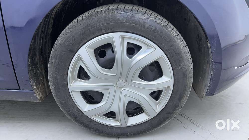 Tata Altroz Xm (s) Petrol, 2024, Petrol