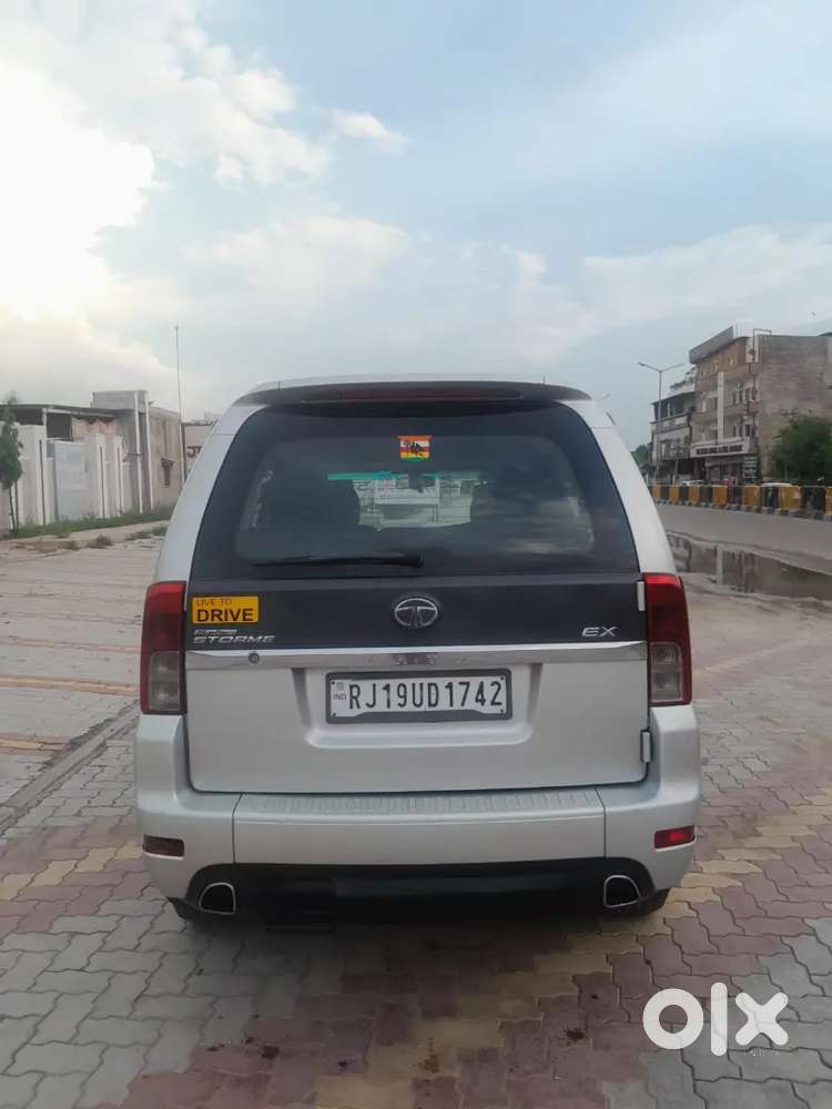 Tata Safari Storme 2015