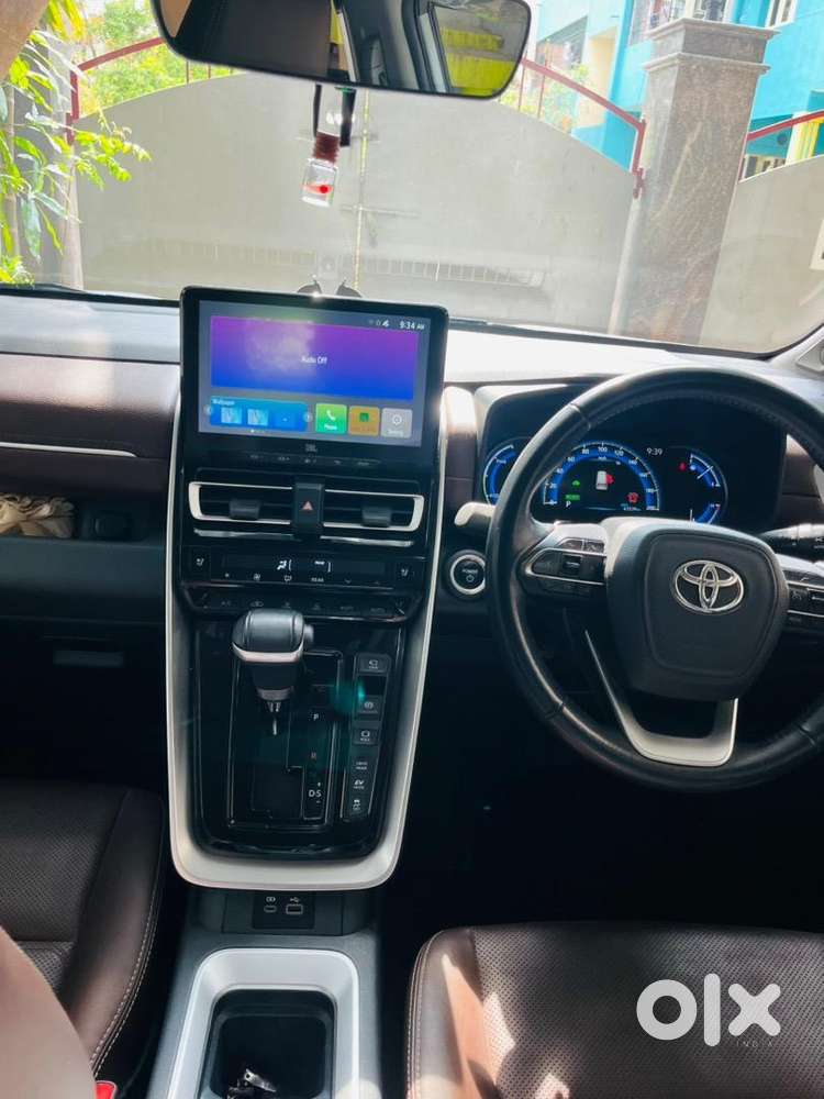 Toyota Innova Hycross Well Maintained