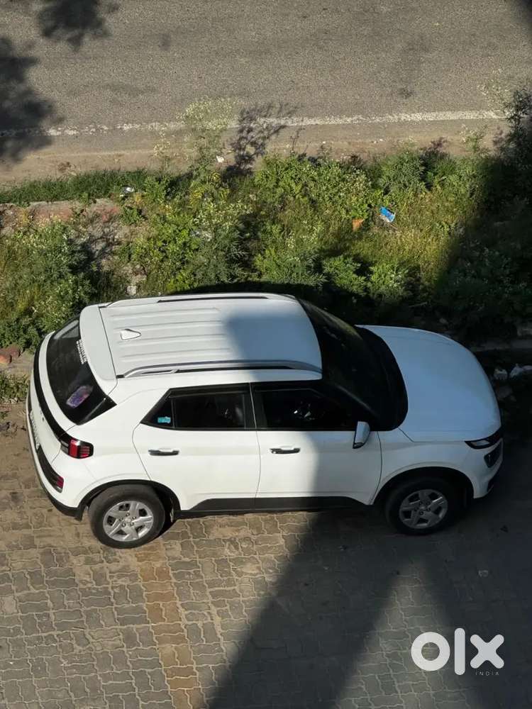 Hyundai Venue Petrol Manual 59000 Km 2022
