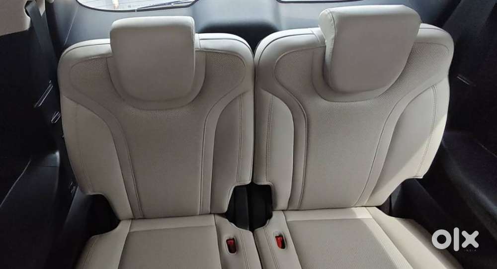 Mahindra Xuv700 2.2 Ax 7 Diesel At Luxury Pack Str Awd, 2023, Diesel