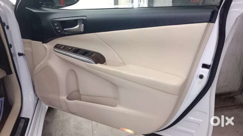 Toyota Camry Hybrid 2016