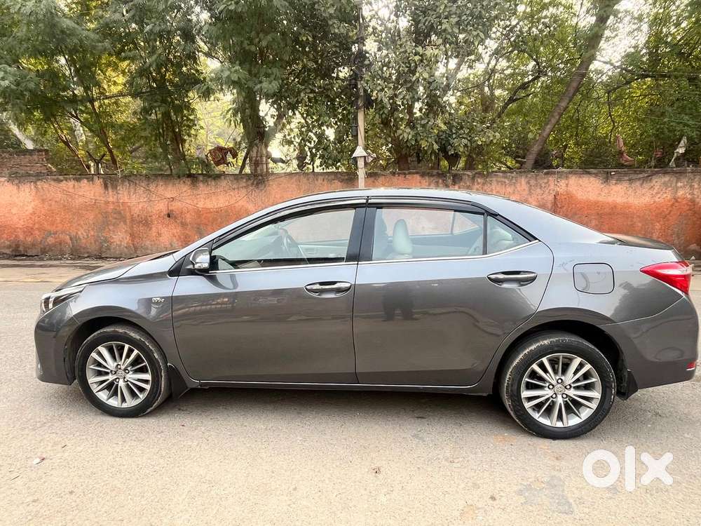 Toyota Corolla Altis 1.8 J, 2016, Petrol