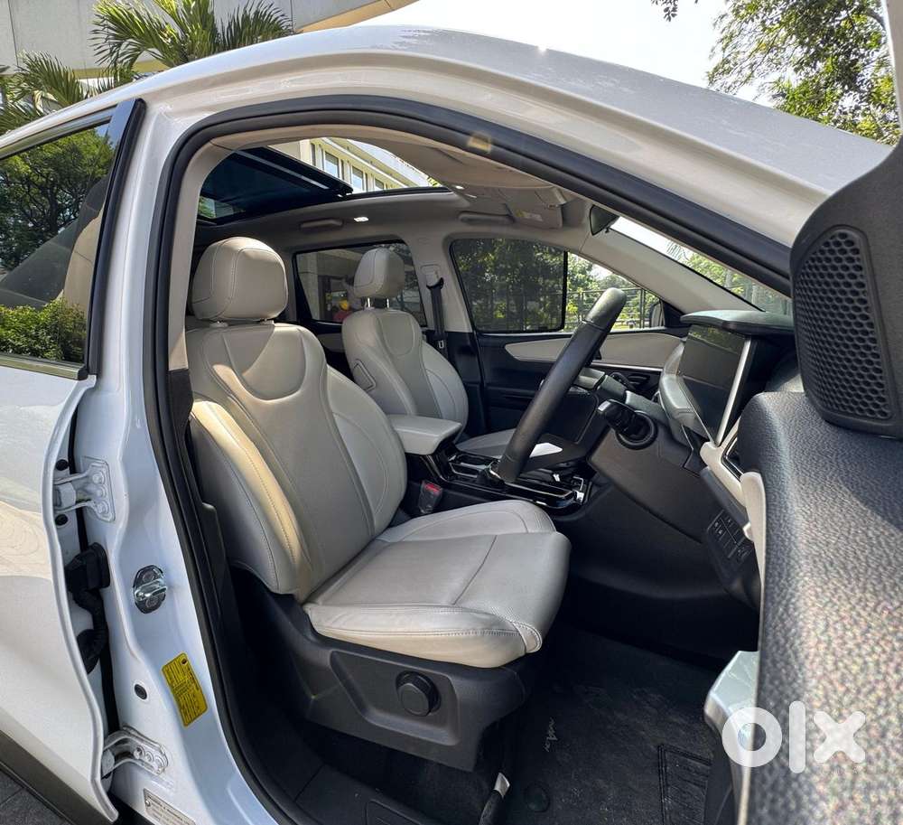 Mahindra Xuv700 2.2 Ax 7 Diesel At Str, 2025, Diesel