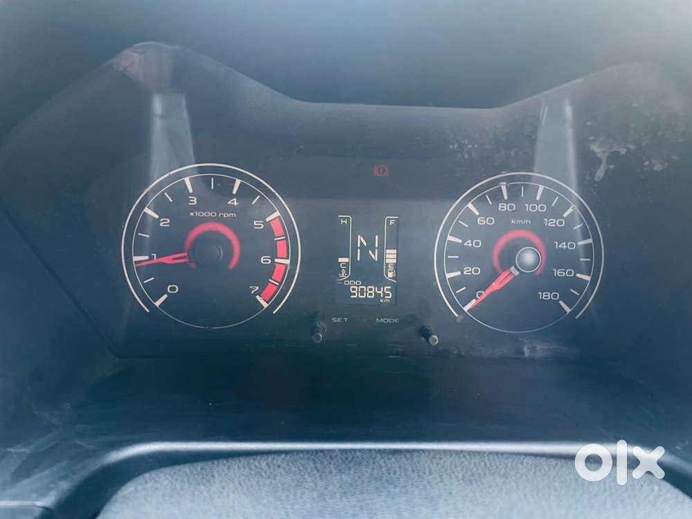 Mahindra Kuv 100 2017