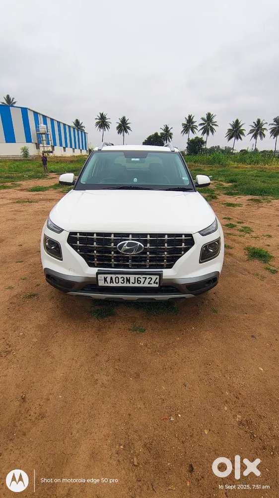 Hyundai Venue 2021 Diesel Well Maintained