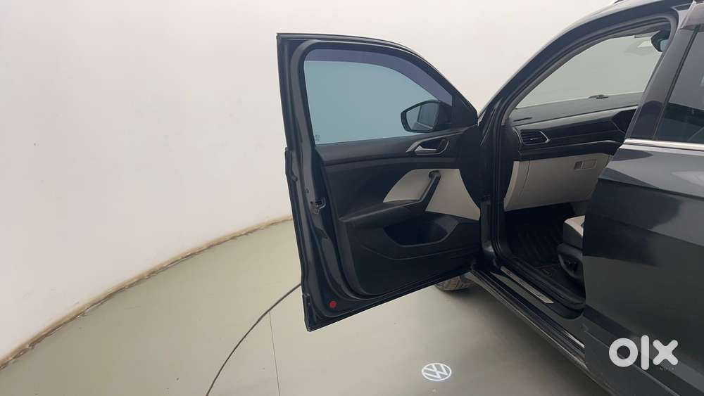 Volkswagen Taigun Topline 1.0 Tsi At (electric Seats), 2023, Petrol