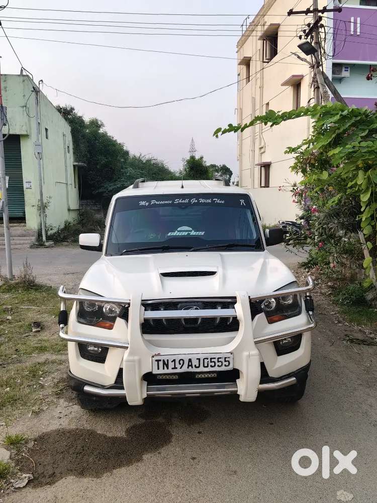 Mahindra Scorpio S10