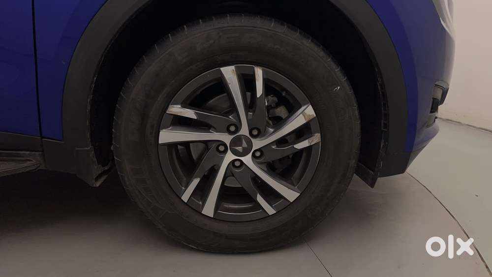 Mahindra Xuv700 2.0 Ax 5 Petrol At Str, 2023, Petrol