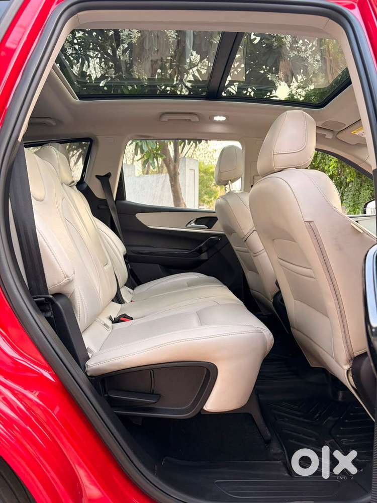 Mahindra Xuv700 2.0 Ax 7 Petrol At Str, 2023, Petrol