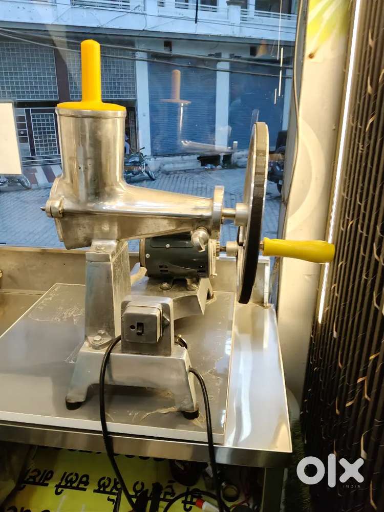 Juice and ice crusher machine
