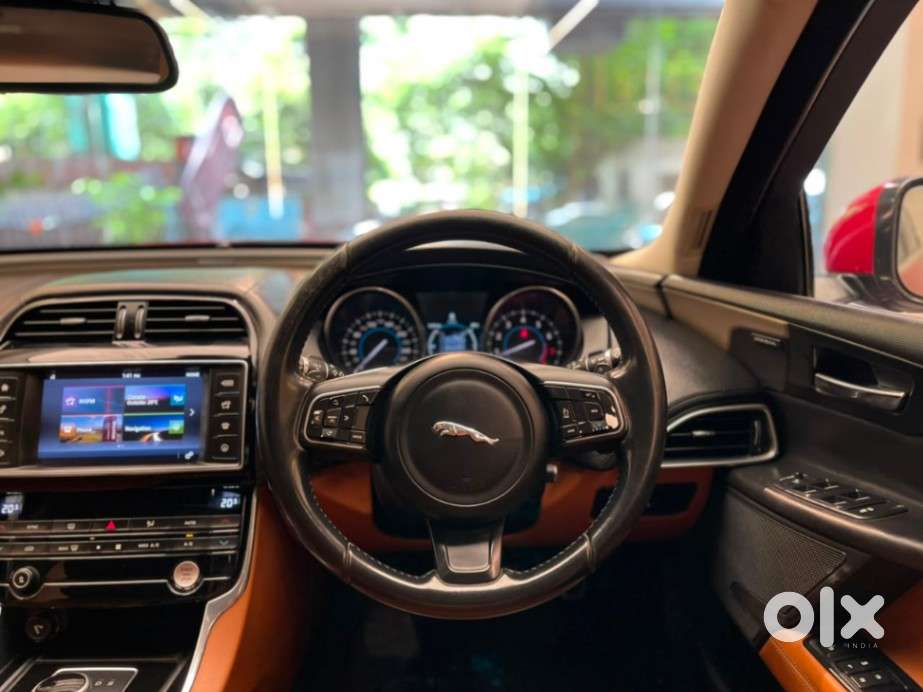 Jaguar Xe Portfolio, 2016, Petrol