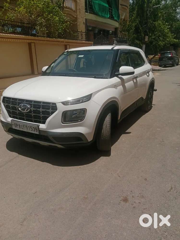 Hyundai Venue 2020 Petrol Well Maintained