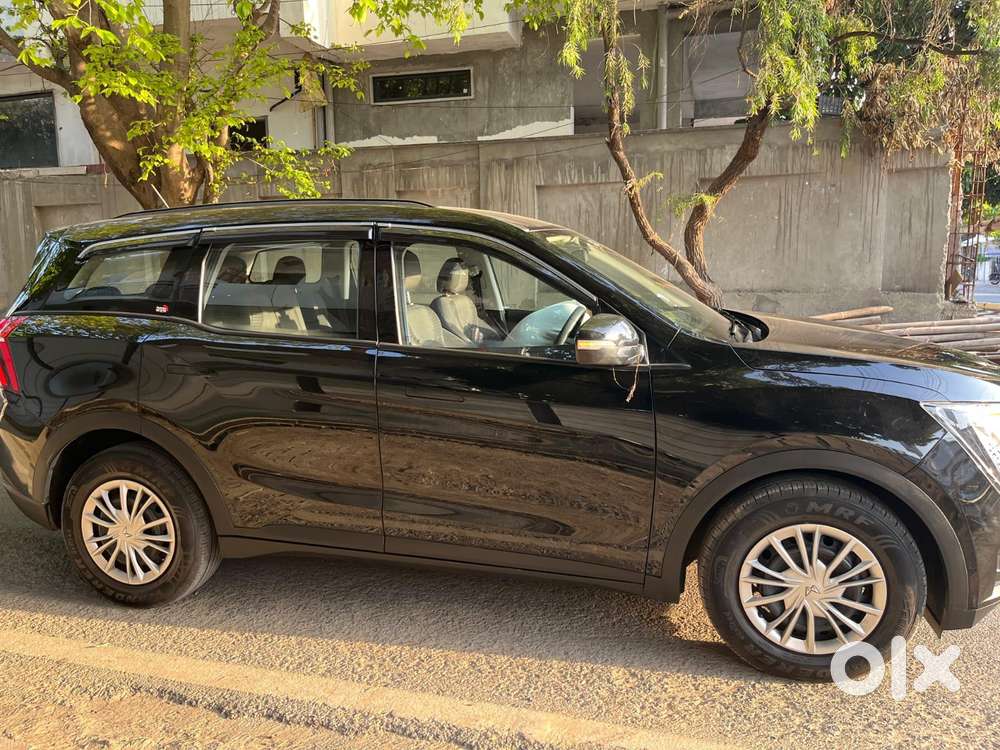 Mahindra Xuv700 Ax 3 Diesel Mt 7 Str (e), 2025, Diesel