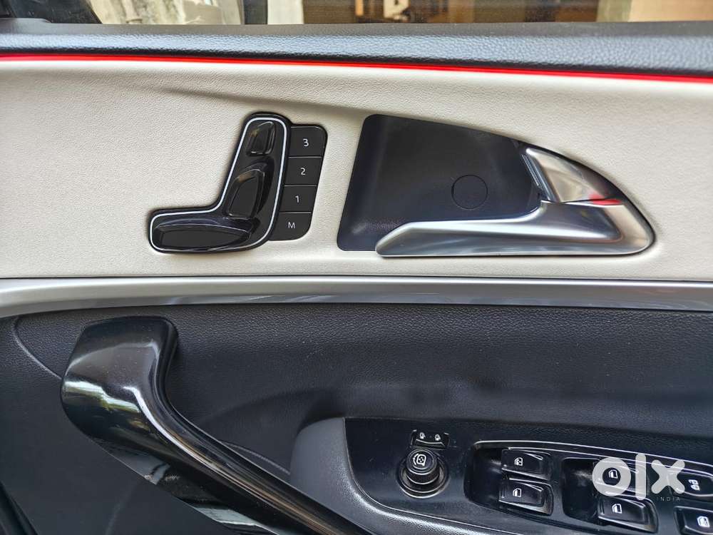 Mahindra Xuv700 2.2 Ax 7 Diesel At Luxury Pack Str, 2023, Diesel