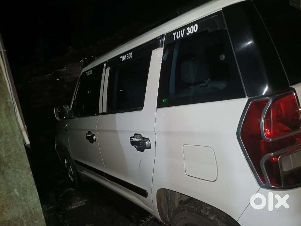 Mahindra Tuv 300 2017