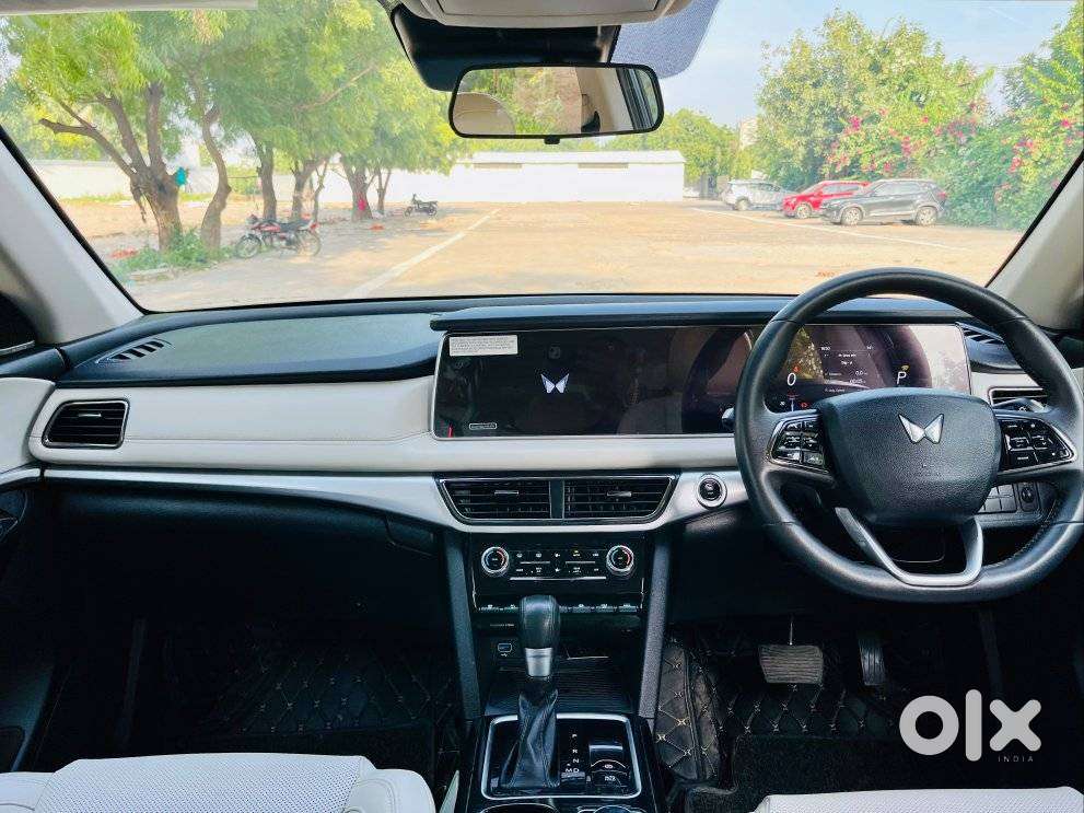 Mahindra Xuv700 2.2 Ax 7 Diesel At Luxury Pack Str, 2025, Diesel