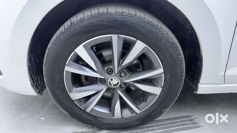 Skoda Slavia Style 1.0l Tsi Mt, 2022, Petrol