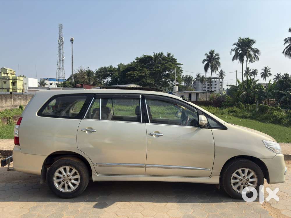 Toyota Innova 2.5 Vx 8 Str Bs-iii, 2015, Diesel