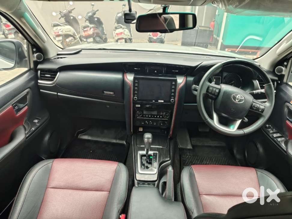 Toyota Fortuner Legender 4x4 At 2.8, 2024