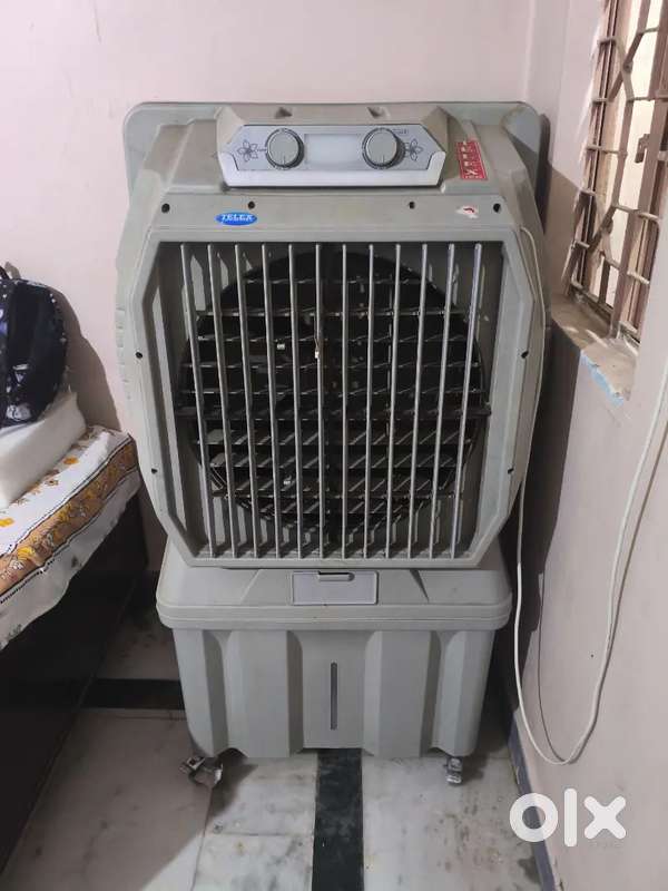 SALE MY GOOD CONDITION COOLER ONLY 4 TH MONTH OLD