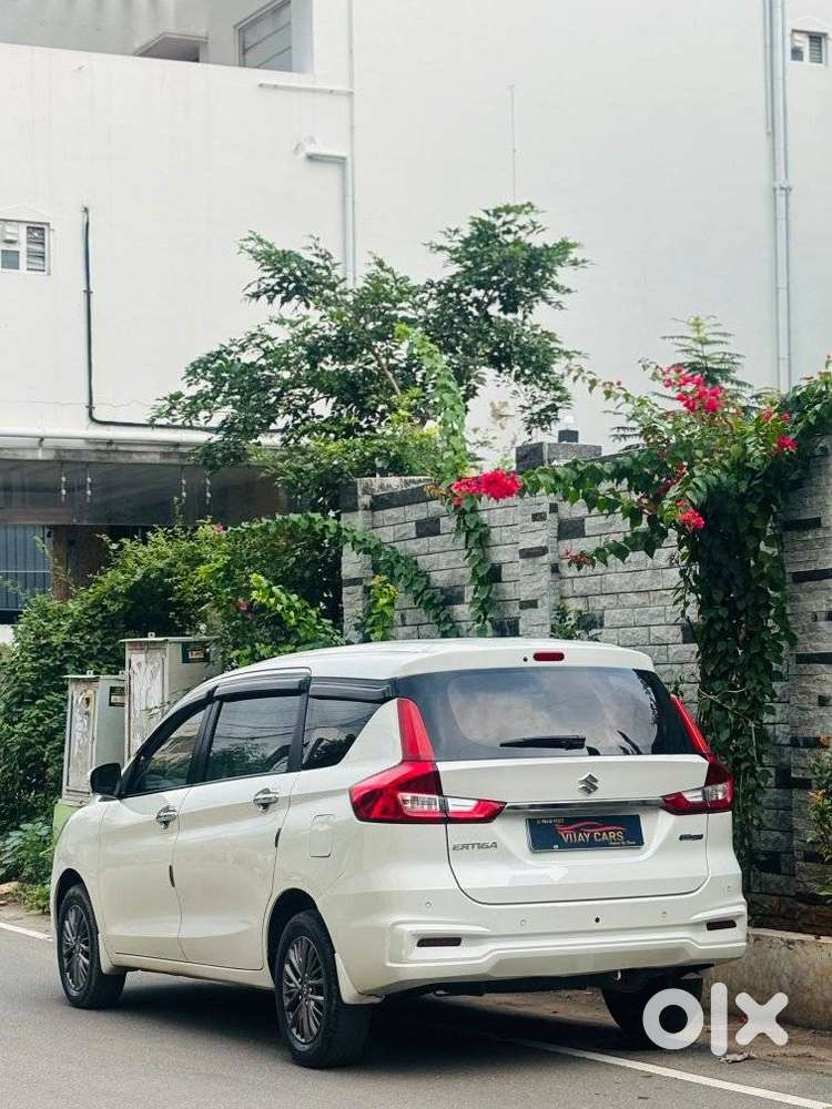 Maruti Suzuki Ertiga Zxi Shvs, 2022, Petrol
