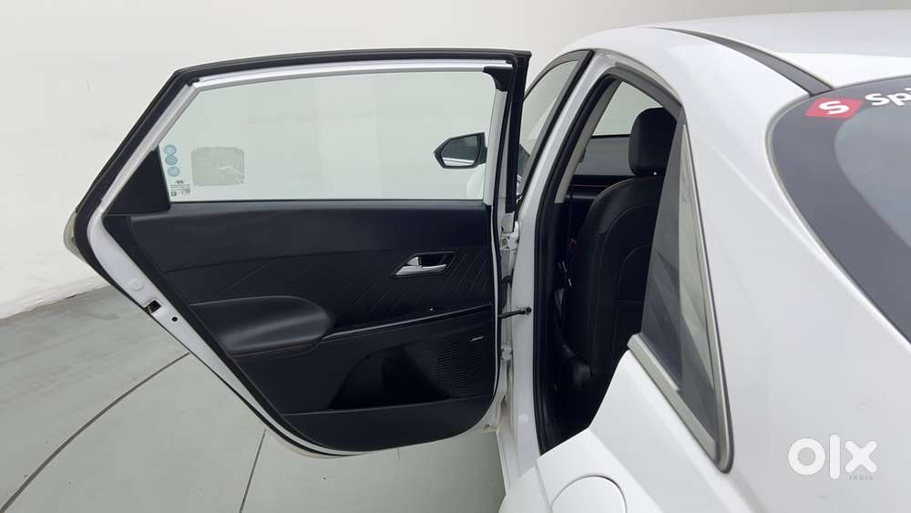 Hyundai Verna 1.5 Sx (o) Turbo Petrol Mt, 2023, Petrol