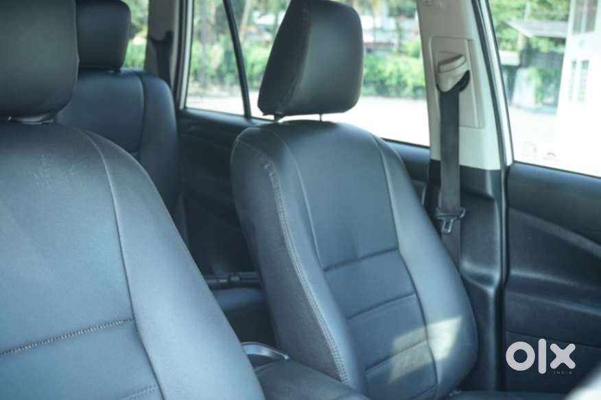 Toyota Innova Crysta 2.4 G Plus Mt 7 Str, 2019