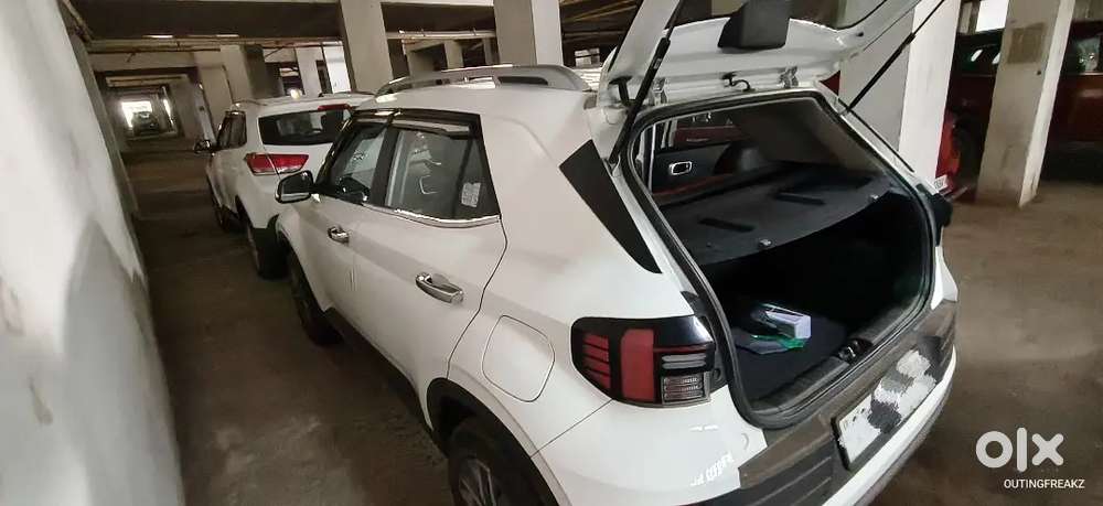 Hyundai Venue Mid-variant Turbo Model 16wheel Cruise Control Imt