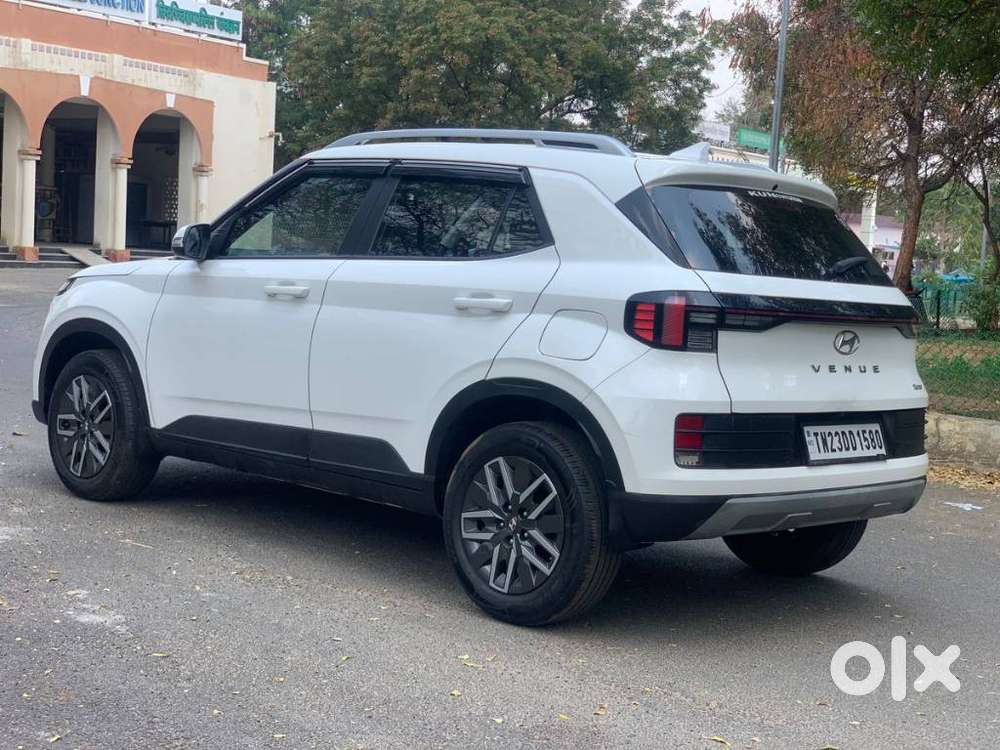 Hyundai Venue 1.0 S (o) Turbo Dct, 2023, Petrol