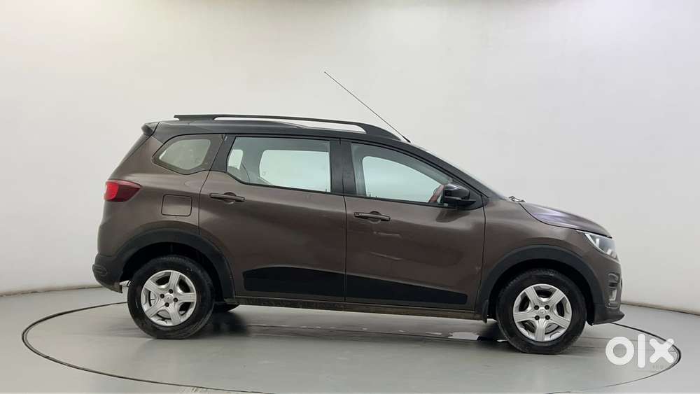 Renault Triber Rxz, 2022, Petrol