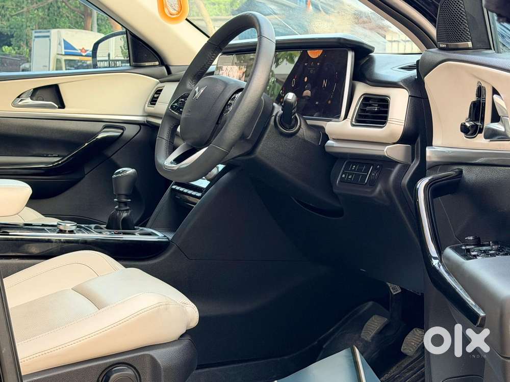 Mahindra Xuv700 2.2 Ax 7 Diesel Mt Luxury Pack Str, 2025, Diesel