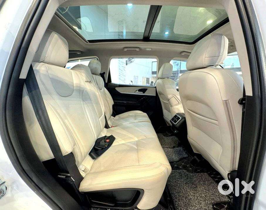 Mahindra Xuv700 2.2 Ax 7 Diesel At Luxury Pack Str Awd, 2023, Diesel