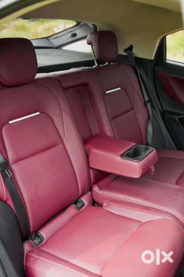 Tata Curvv Accomplished Plus A 1.2 Hyperion Gdi Petrol 6mt, 2025, Pe..