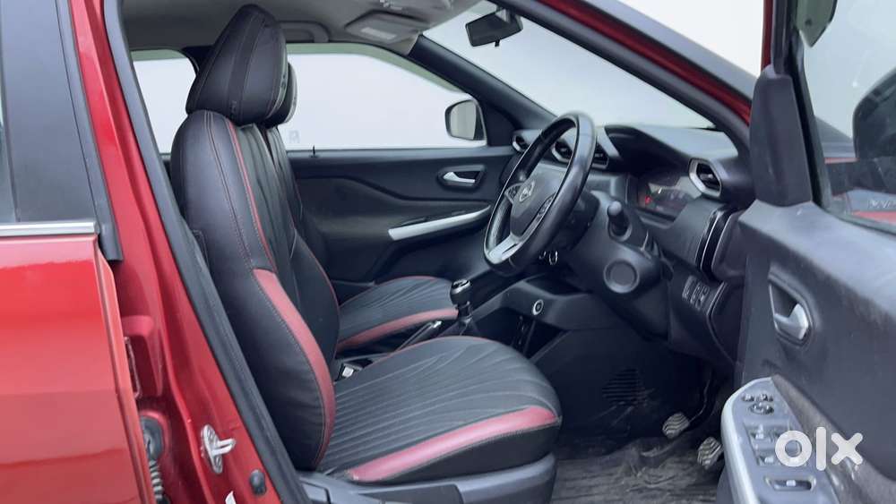 Nissan Magnite 1.0 Xv Premium Dual Tone, 2023, Petrol