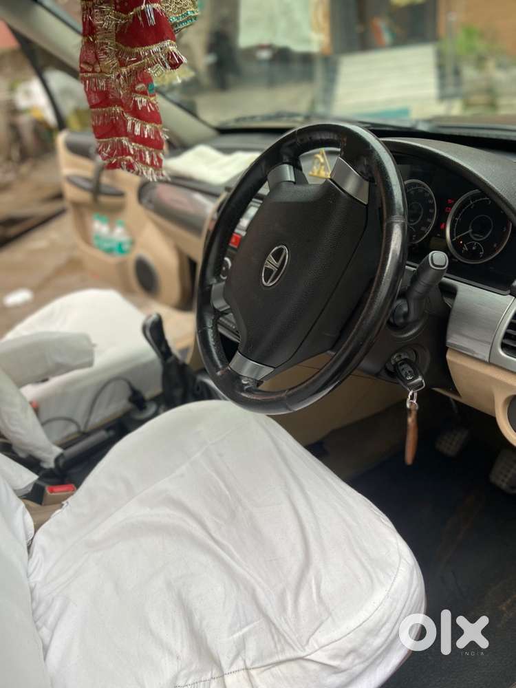 Tata Safari Storme 2015