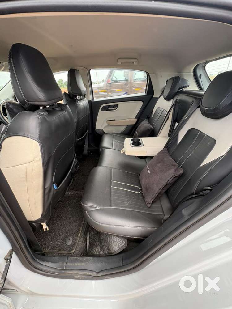 Tata Altroz Creative Petrol Manual 2025
