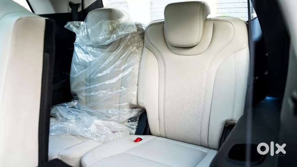 Mahindra Xuv700 2.0 Ax 7 Petrol At Str, 2022, Petrol