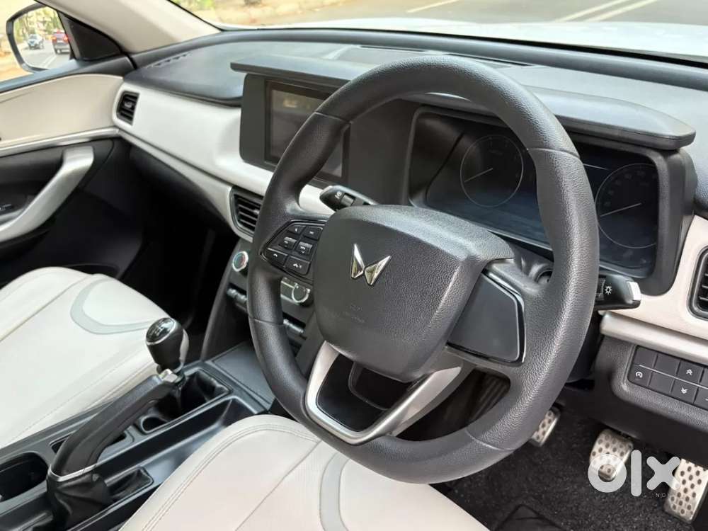 Mahindra Xuv700 2.0 Ax 5 Petrol At Str, 2022, Petrol