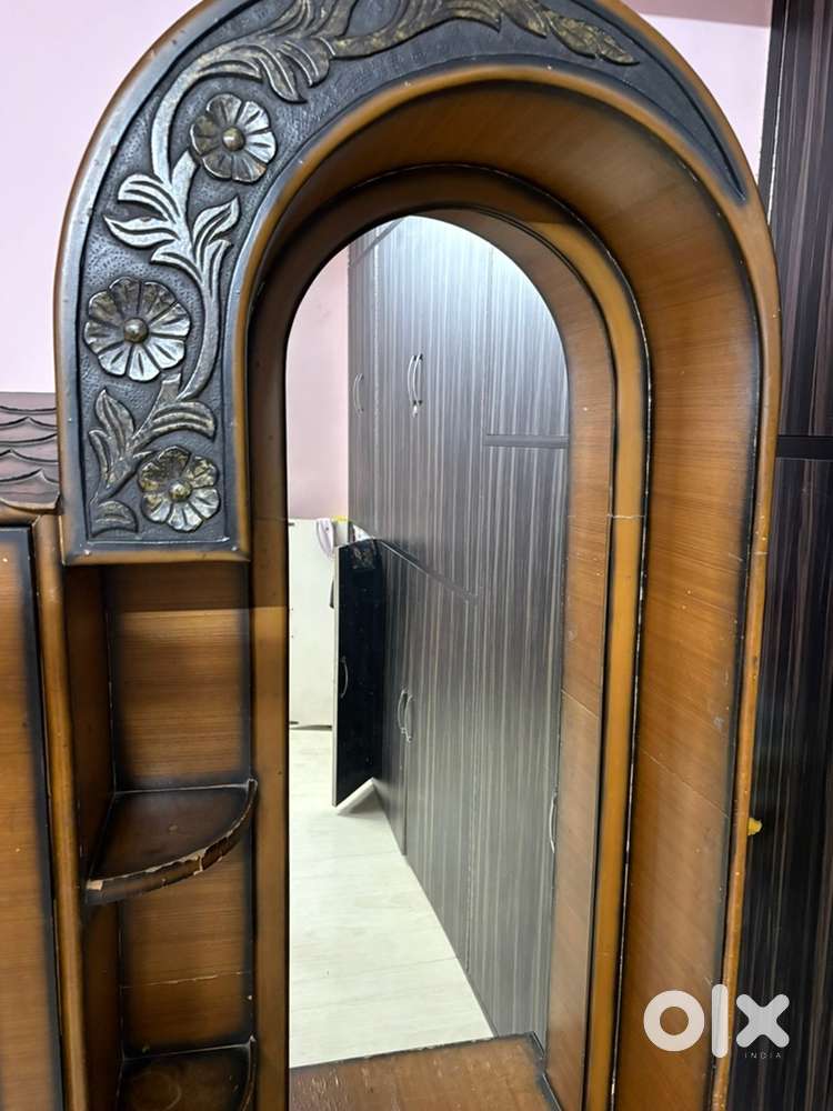 Dressing mirror