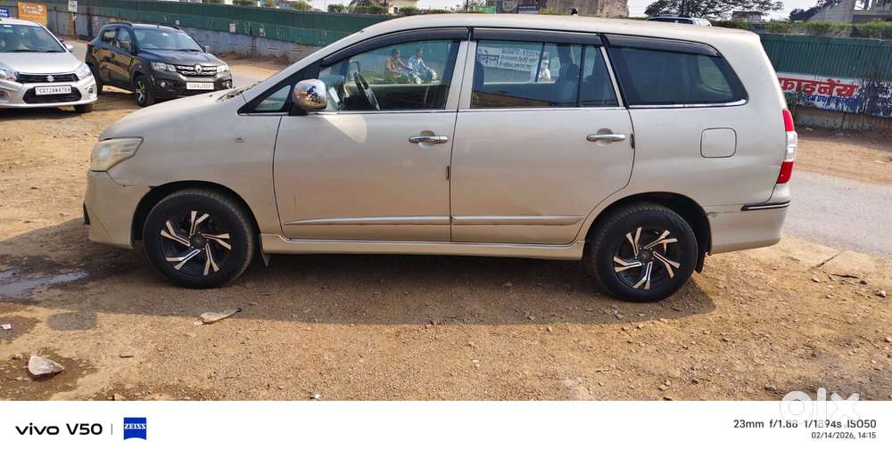 Toyota Innova 2.5 Vx 8 Seater Bs Iv, 2014, Diesel