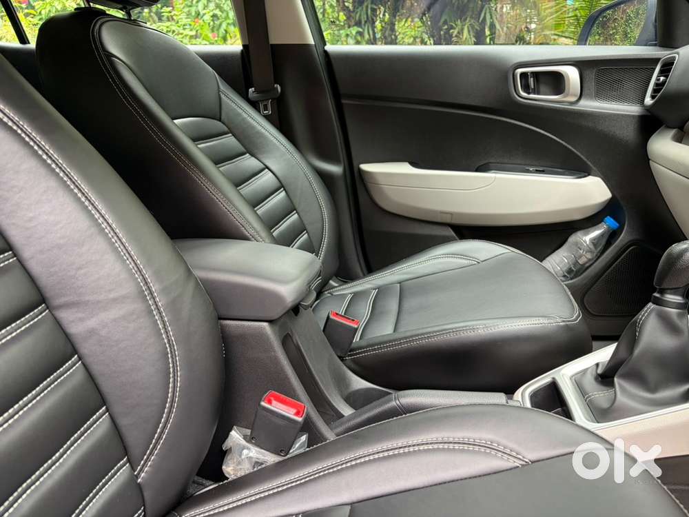 Hyundai Venue S 2023 Petrol Well Maintained