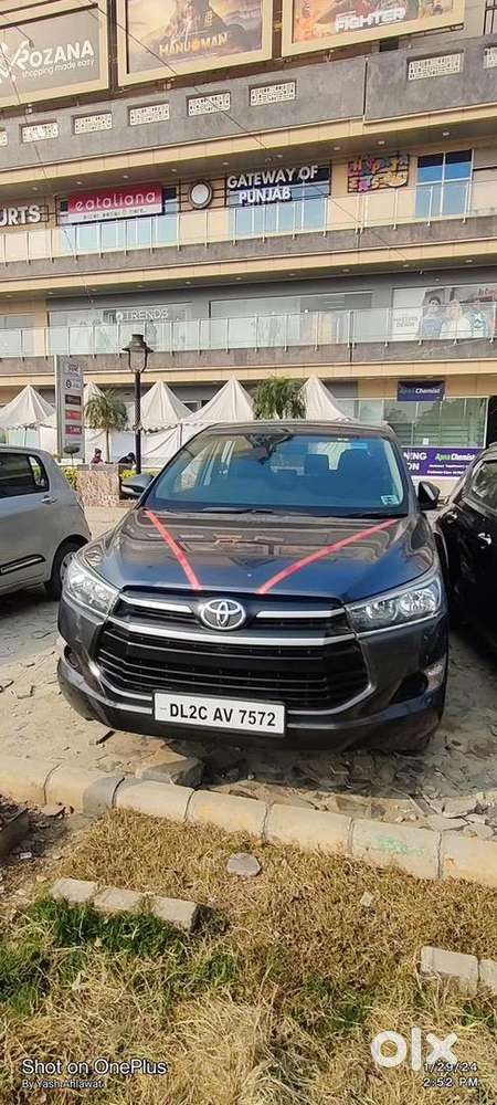 Toyota Innova Crysta 2017 Petrol Well Maintained