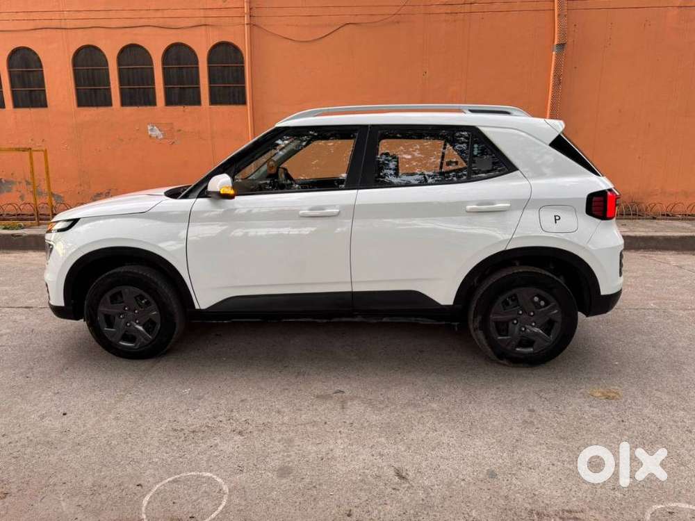 Hyundai Venue 1.2 S (o), 2024, Petrol