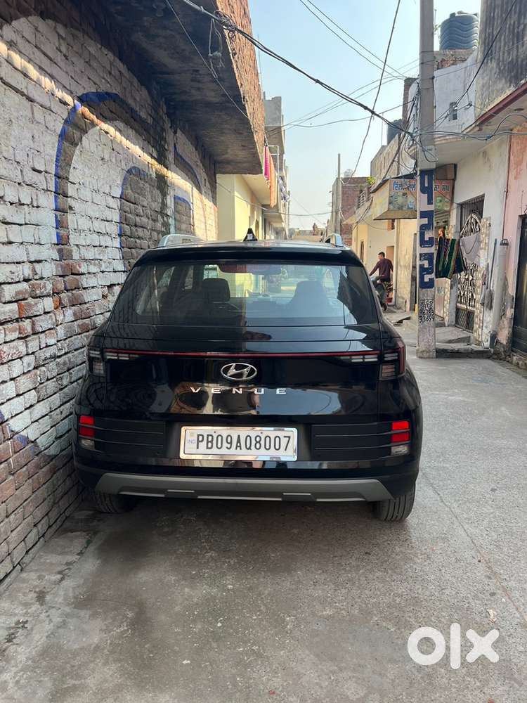 Hyundai Venue Petrol 2025
