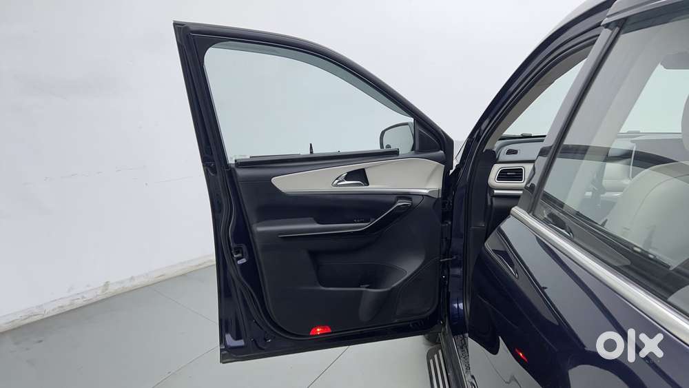 Mahindra Xuv700 2.0 Ax 7 Petrol At Str, 2021, Petrol