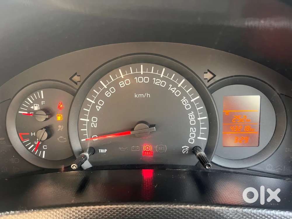 Maruti Suzuki Swift Lxi Optional-o, 2016, Petrol
